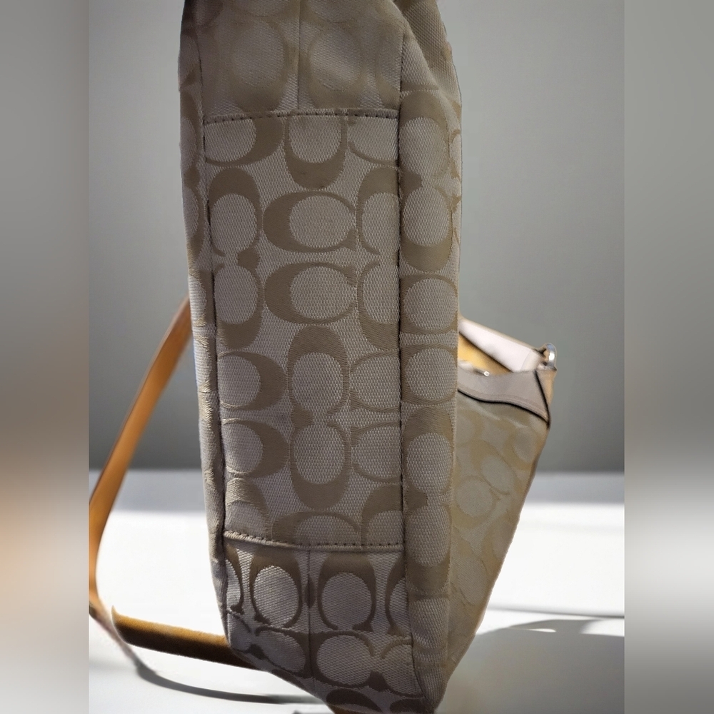 Coach Cream/Tan Lynn SoHo - Picture 5 of 11